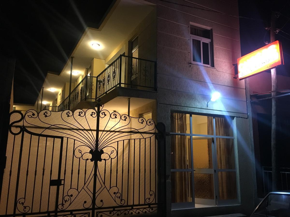 Cheers Bed & Breakfast Addisz-Abeba Kültér fotó